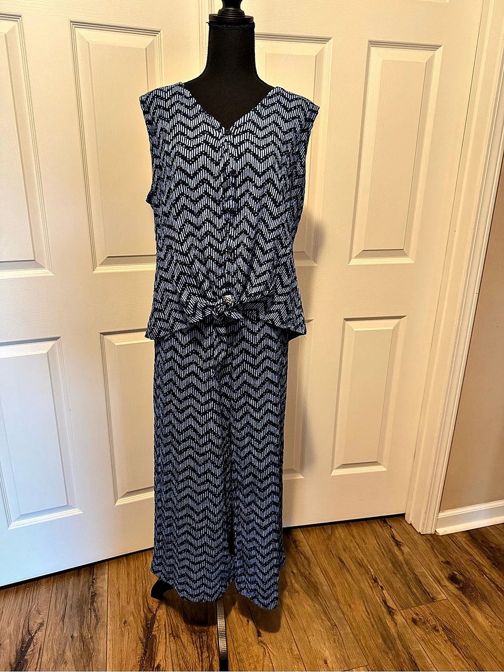 Women's Geometric Pant/Top in Blue & White Like New